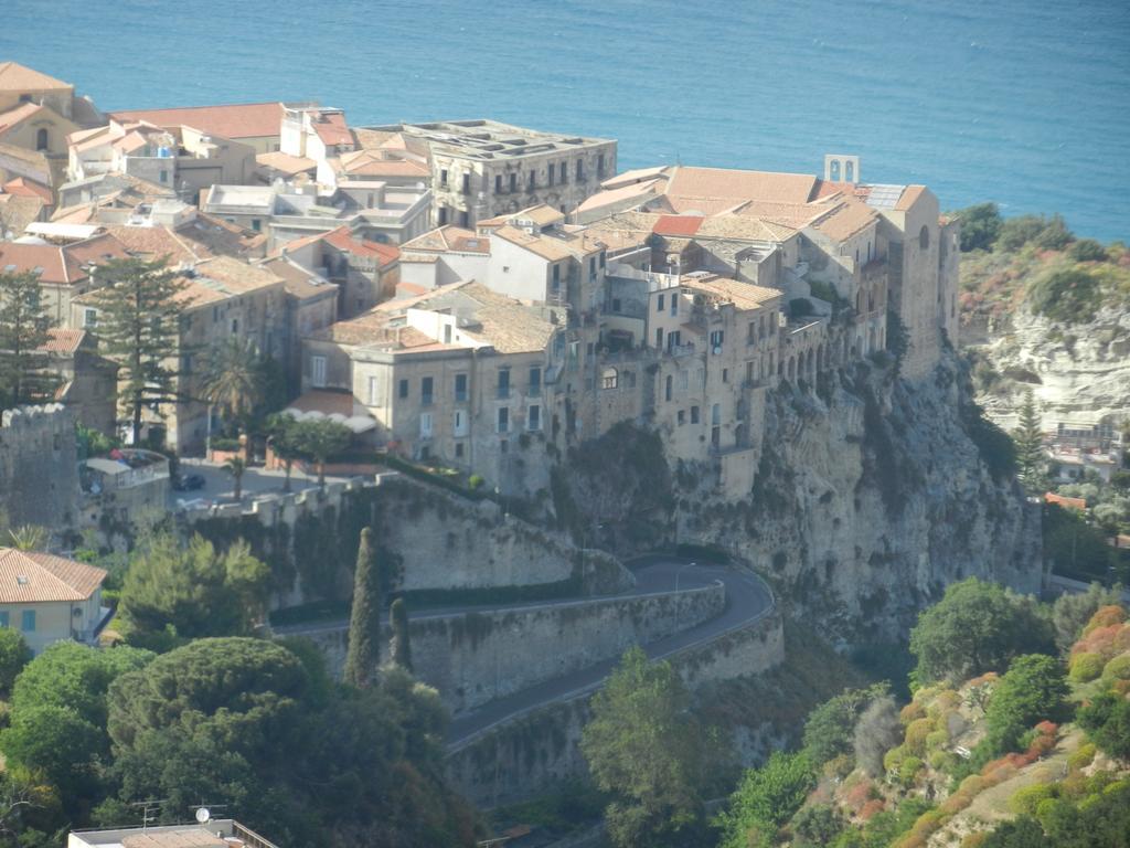 Le Case Del Carmine Con Giardino E Parcheggio A Tropea Eksteriør billede