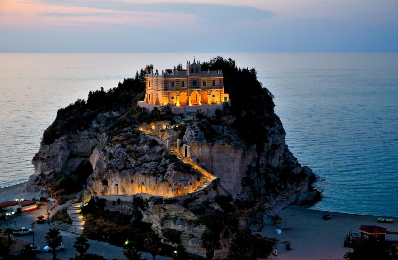 Le Case Del Carmine Con Giardino E Parcheggio A Tropea Eksteriør billede